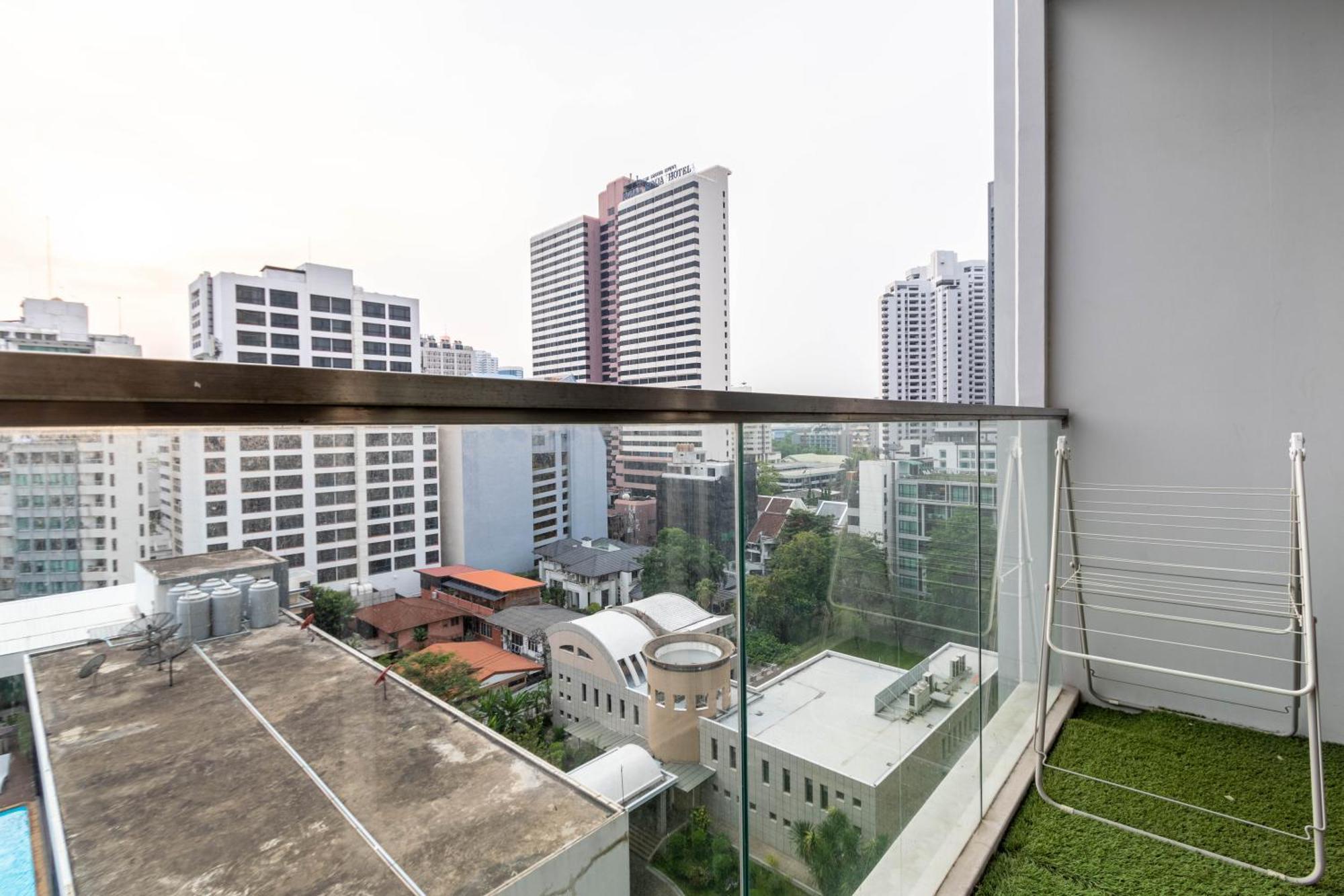 Hyde Sukhumvit 11 Branded Suites Bangkok Exterior photo