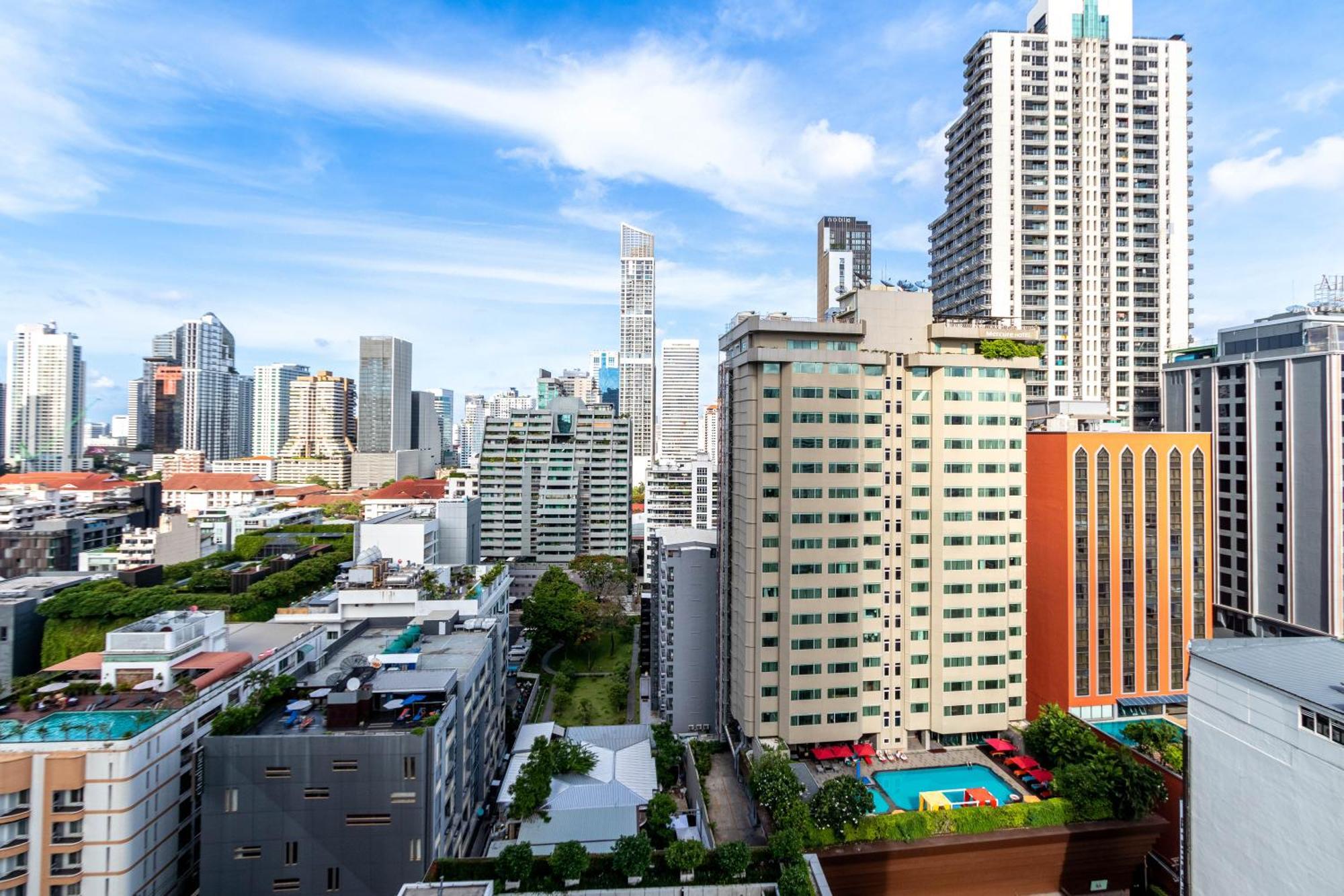 Hyde Sukhumvit 11 Branded Suites Bangkok Exterior photo