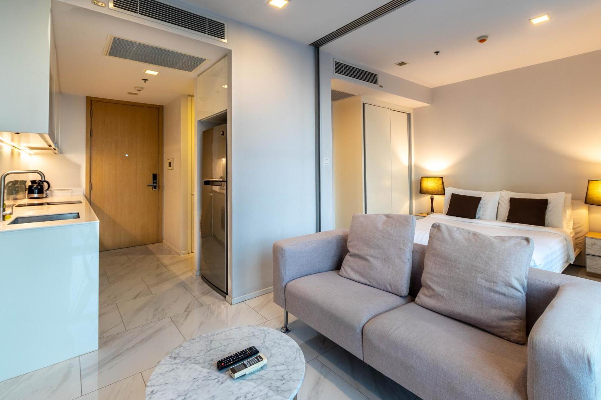 Hyde Sukhumvit 11 Branded Suites Bangkok Exterior photo