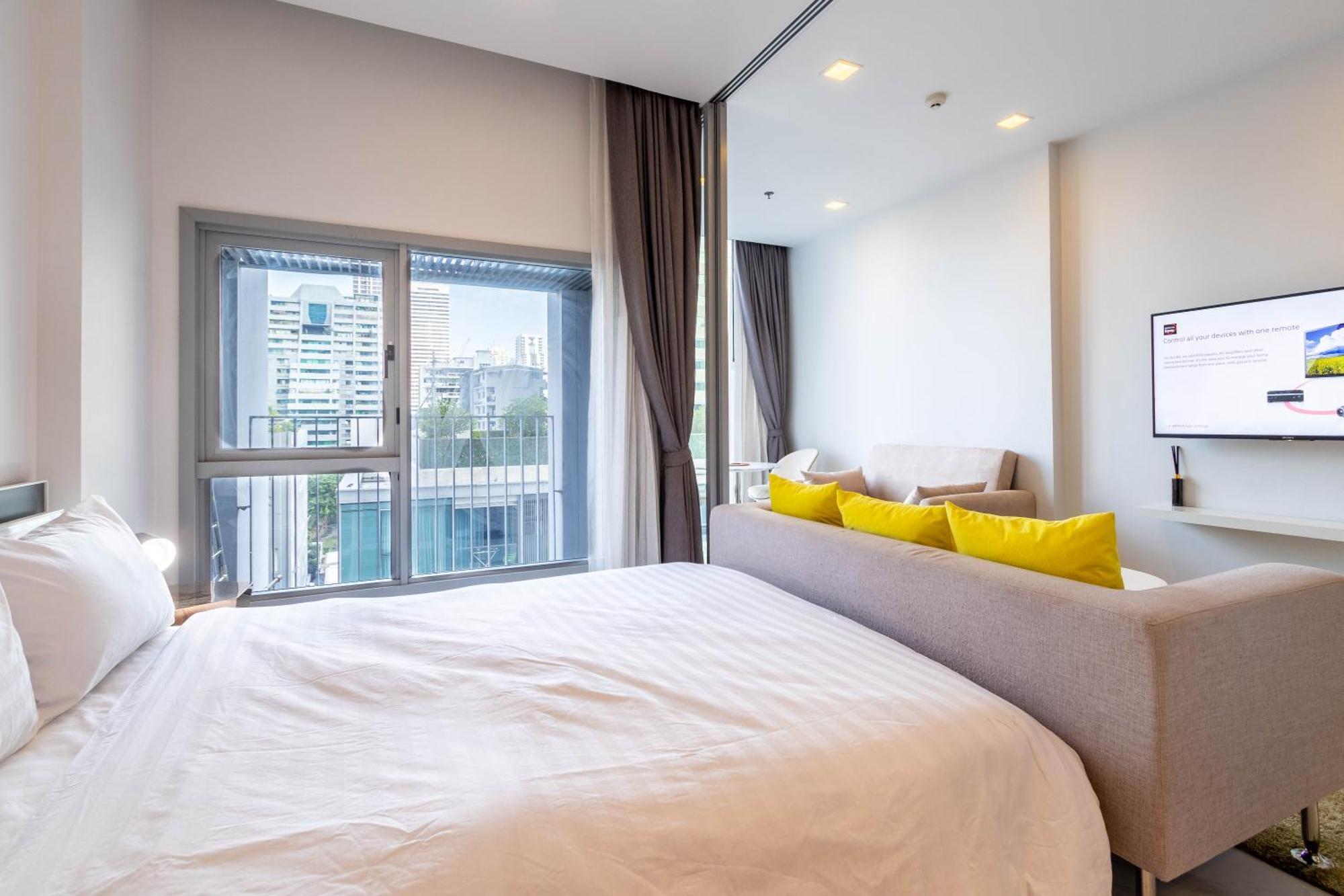 Hyde Sukhumvit 11 Branded Suites Bangkok Exterior photo