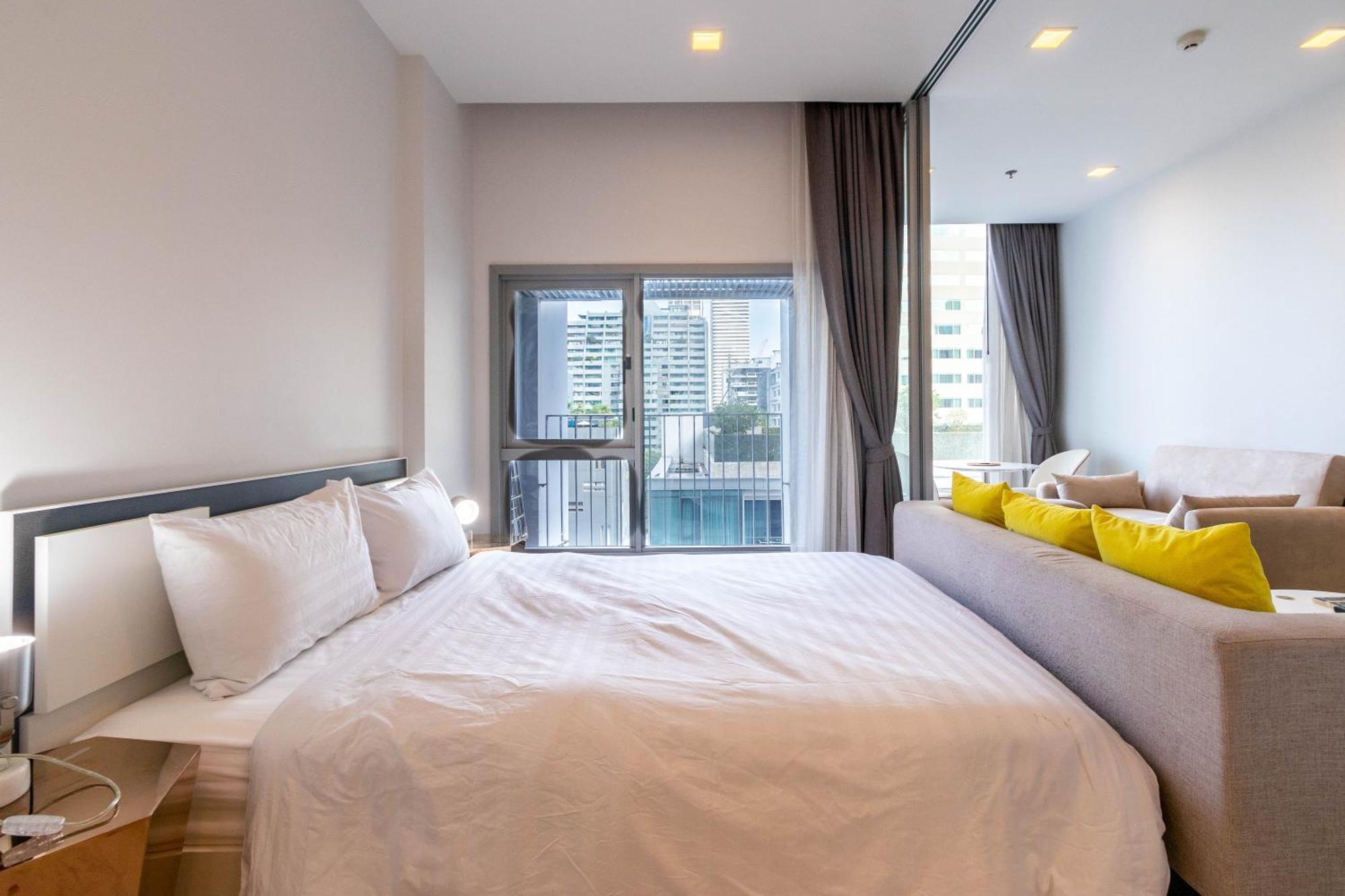 Hyde Sukhumvit 11 Branded Suites Bangkok Exterior photo